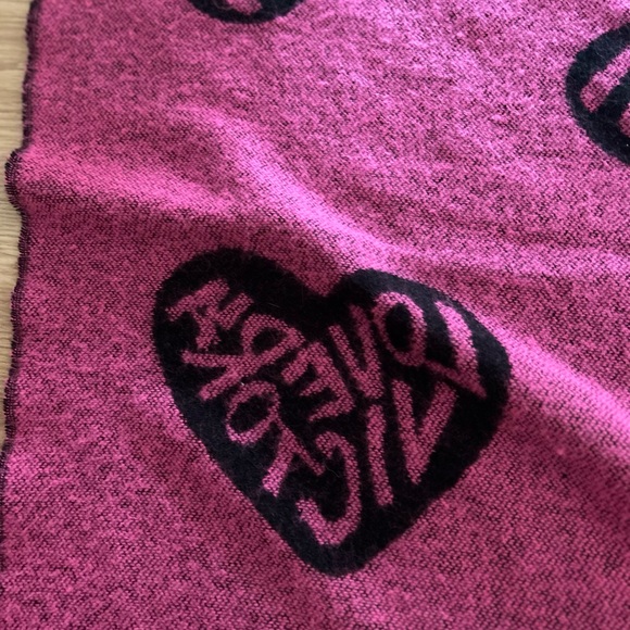 BRAND NEW Reversible Victorias Secret throw blanket - Picture 5 of 5